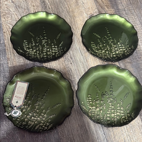 4 Green Floral Embossed handcrafted Plates Set - Picture 1 of 6